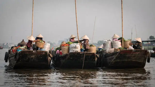 Cai Rang Floating Market: Sunrise on the Water Near Can Tho