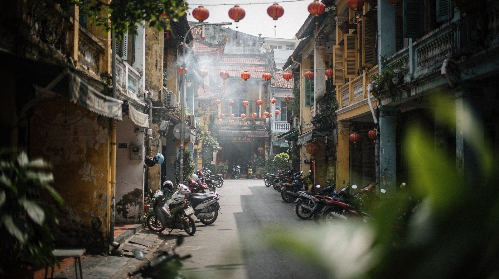 Cholon's Pagodas: A Guide to Saigon's Chinatown Temples