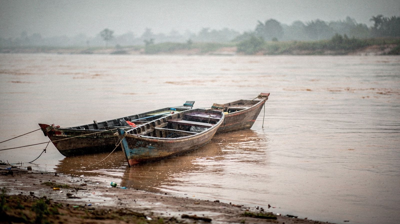 Ho Chi Minh City vs Hanoi: Which One (or Both) Belongs in Your Trip